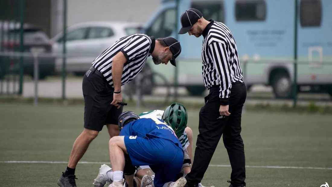 Referees bij een face-off