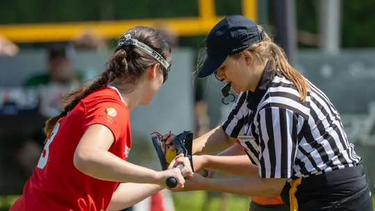 Umpire bij dameslacrosse